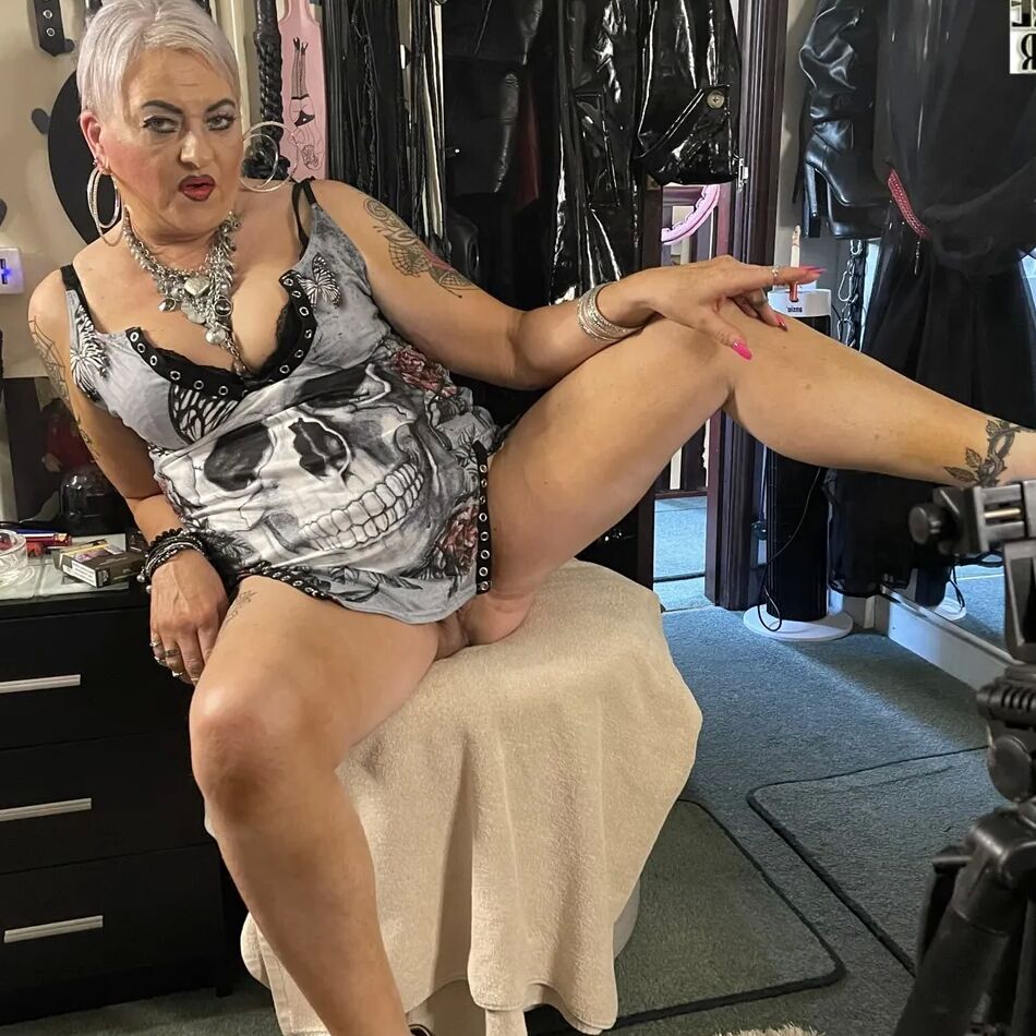 20 Pics THE ANAL WHORE NEXT DOOR