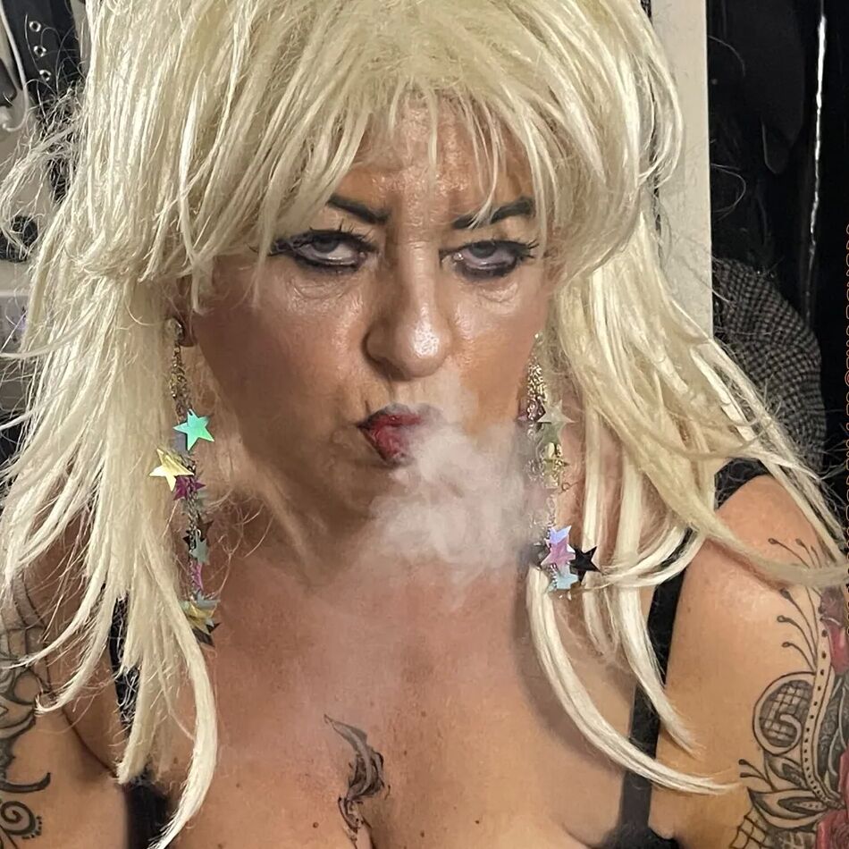 20 Pics SHIRLEY SMOKING WHORE 2