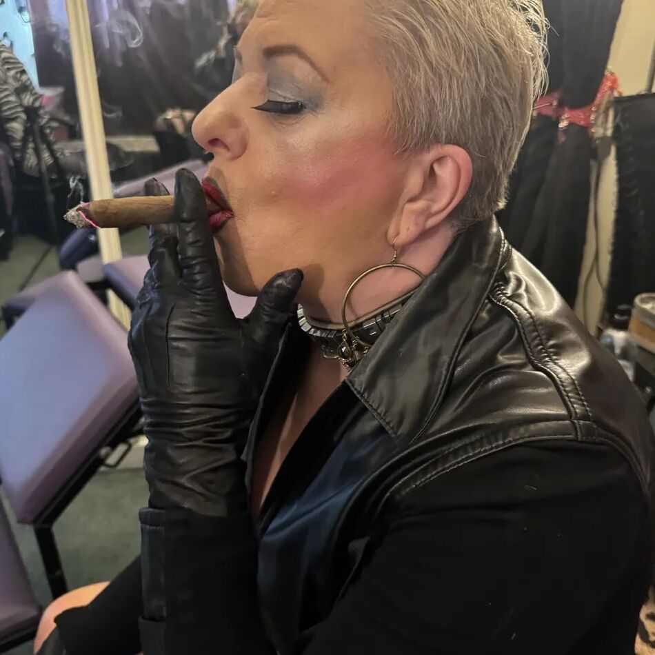 20 Pics SHIRLEY SMOKING DOMINATION