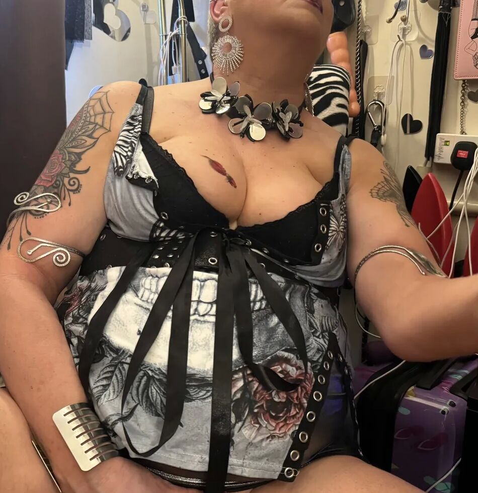 20 Pics SHIRLEY SMOKING REBEL