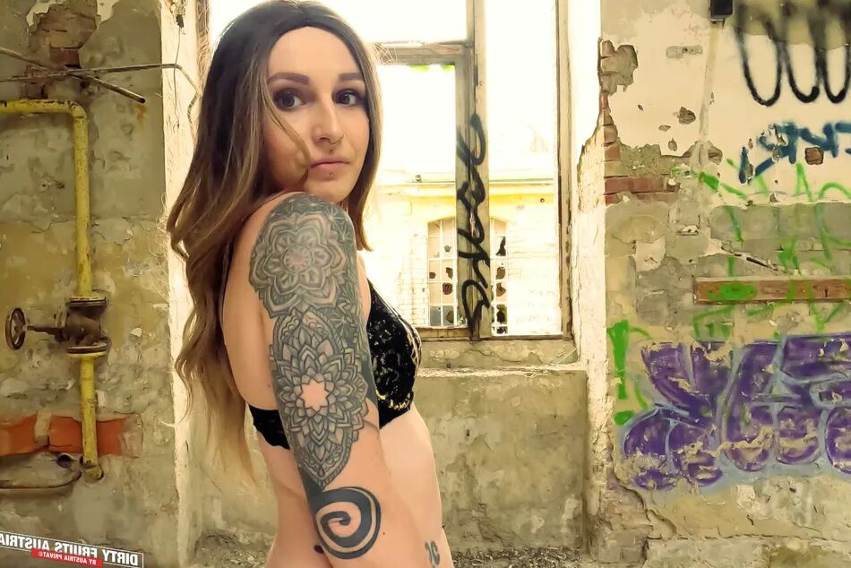7 Pics Chiara Vienna - Girl Shooting in a old Factory