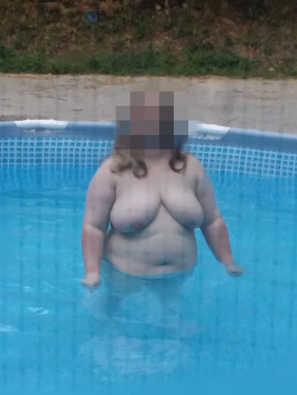 9 Pics Pool time