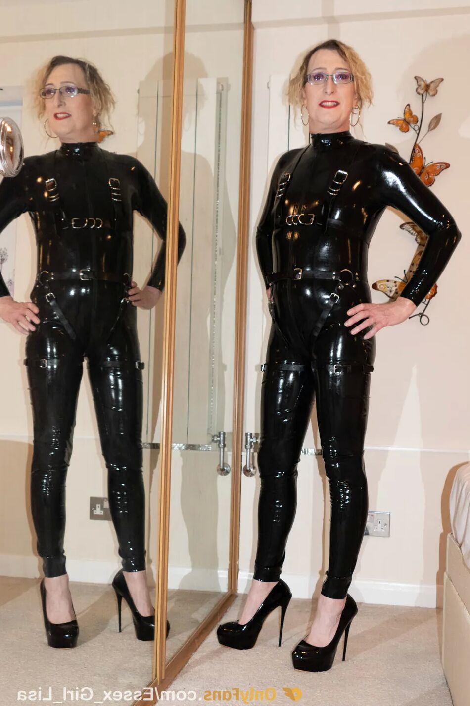15 Pics Essex Girl Lisa feeling dominant in my latex catsuit