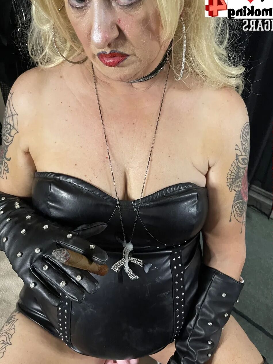 20 Pics I LOVE SMOKING 4 CIGARS