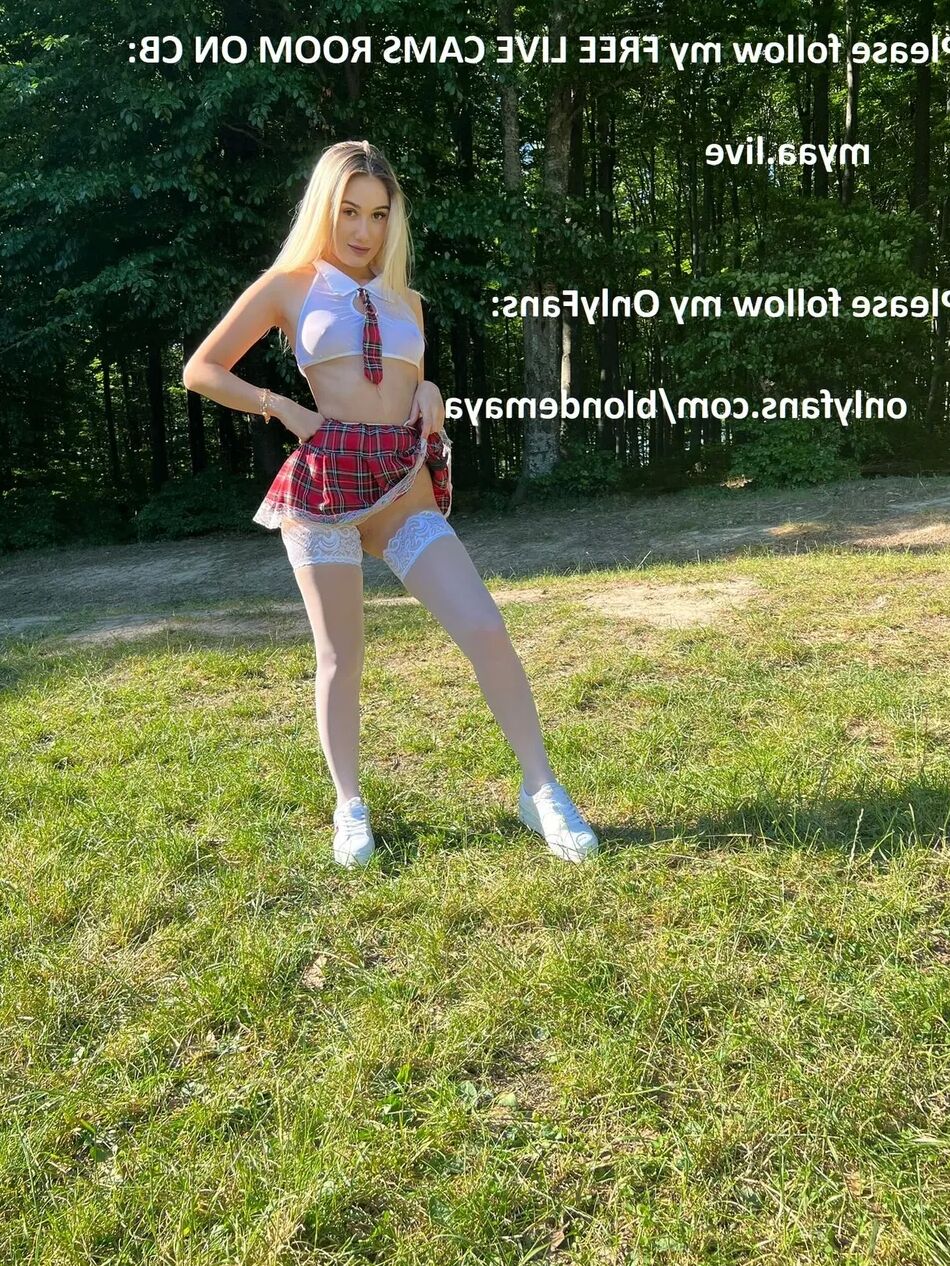 5 Pics in the park dressed in sch girl no panties, white stockings