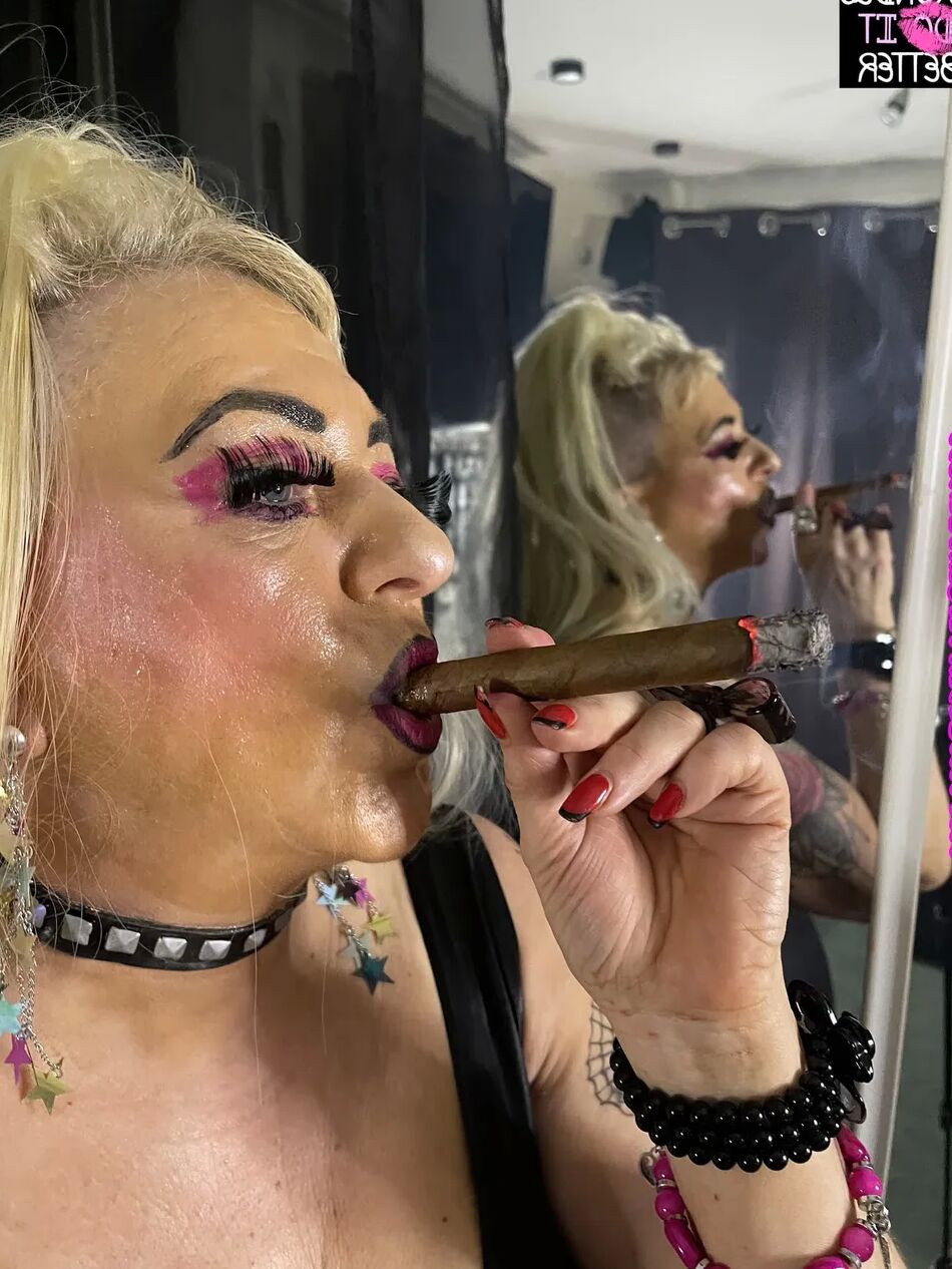 20 Pics WATCH THIS SLUT