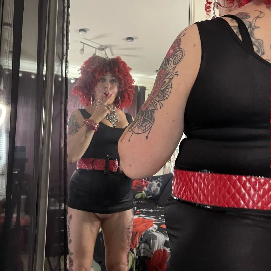 20 Pics RED WHORE SHIRLEY