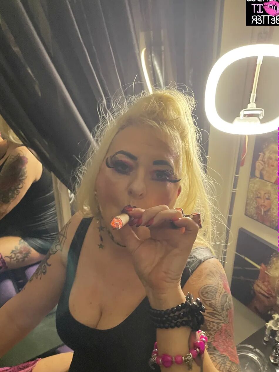 20 Pics WATCH THIS SLUT