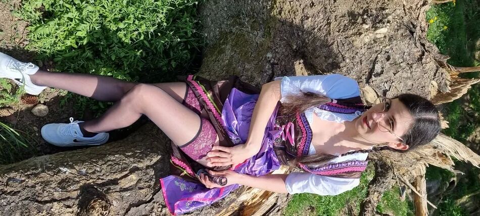 6 Pics Bavarian girl