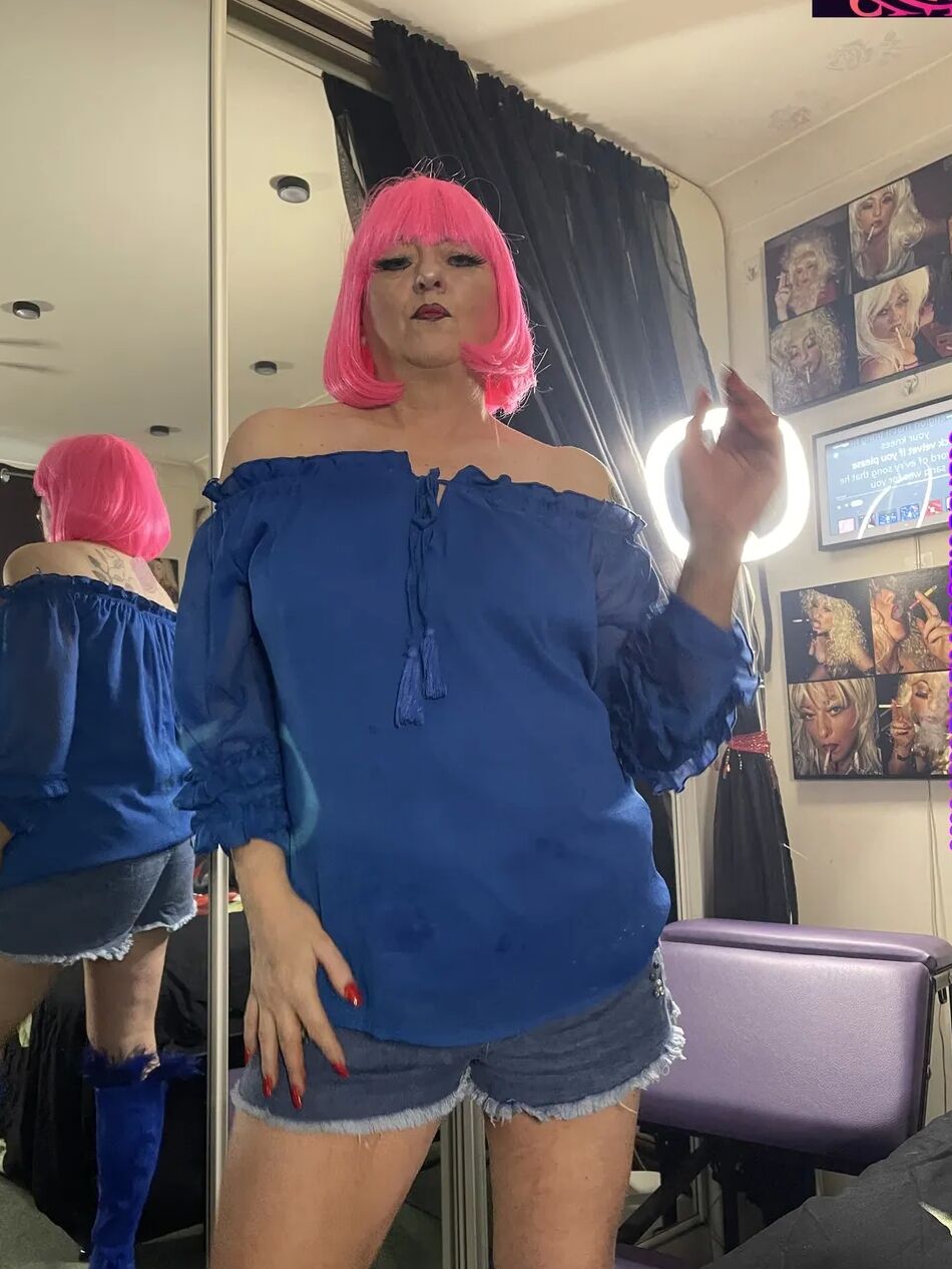 9 Pics SUNDAY BLONDE OR PINK