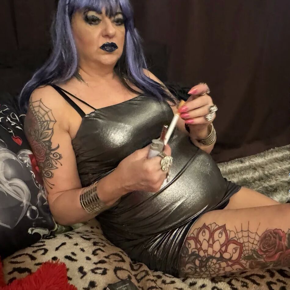 20 Pics SHIRLEY TRASH MOM