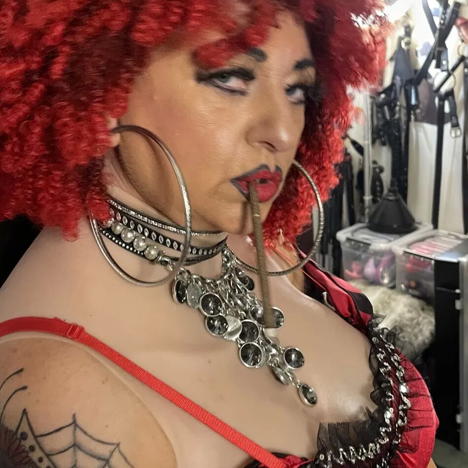 20 Pics THE MOTHER AND WHORE 2