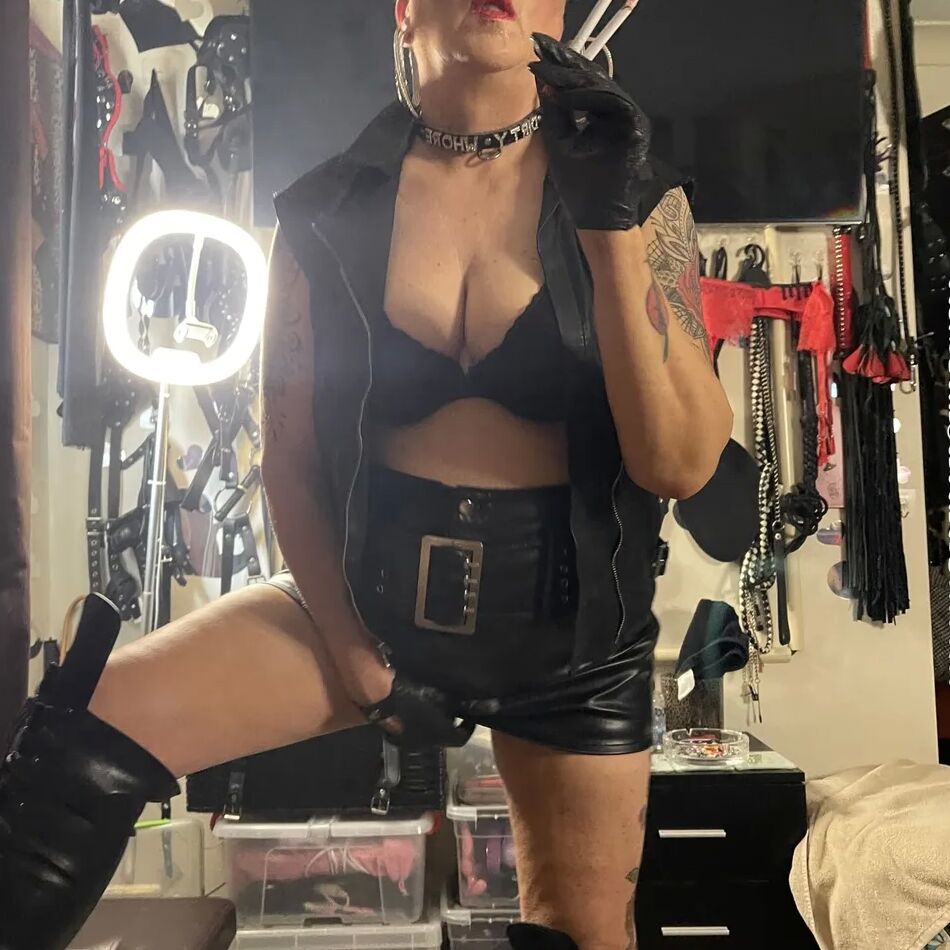 20 Pics BIKER WHORE SHIRLEY