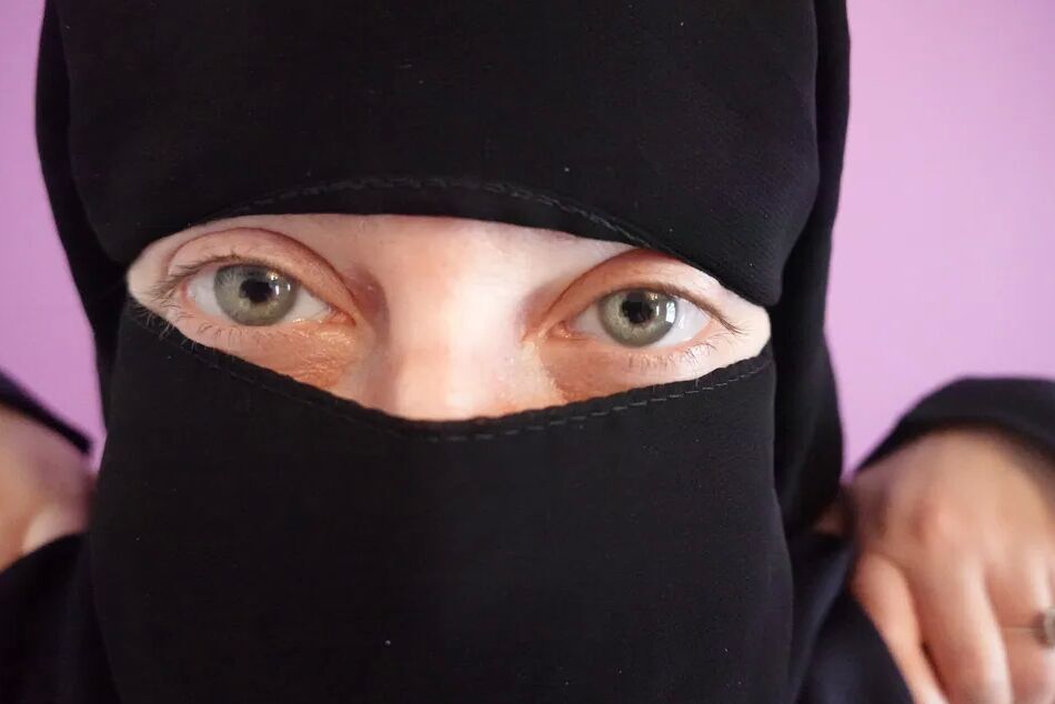 20 Pics wife wearing Burqa with Niqab naked underneath