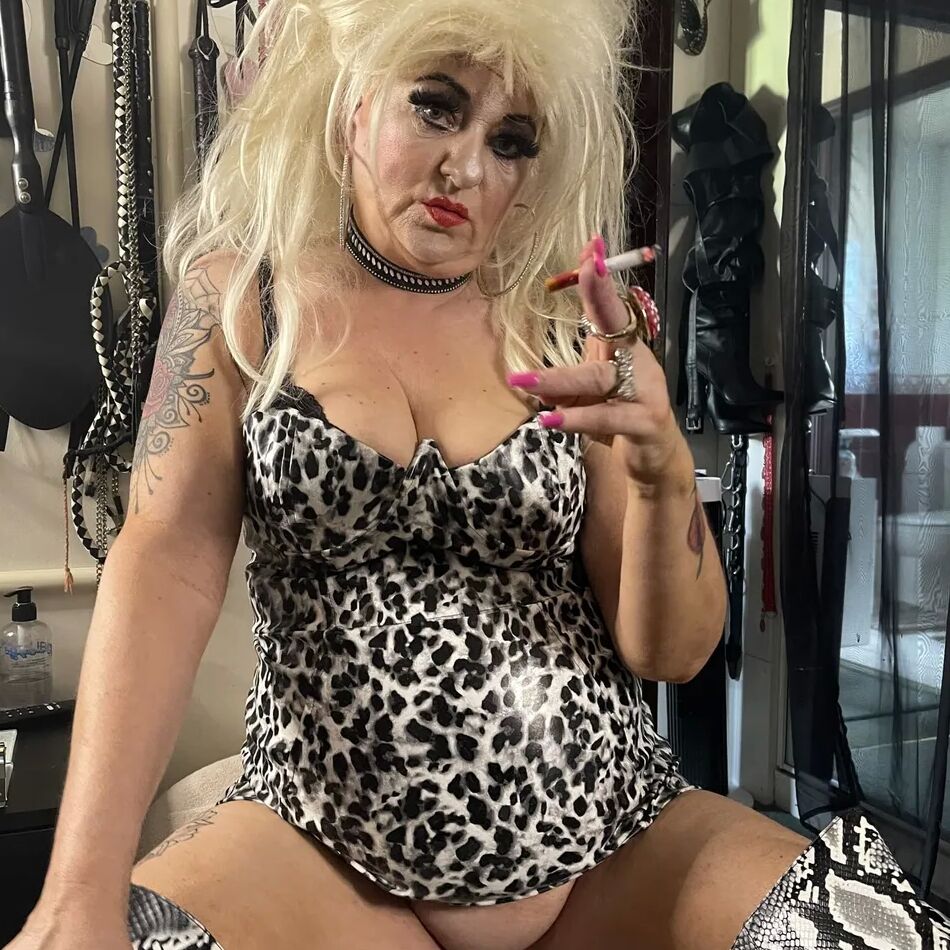 20 Pics HOME SLUT SHIRLEY