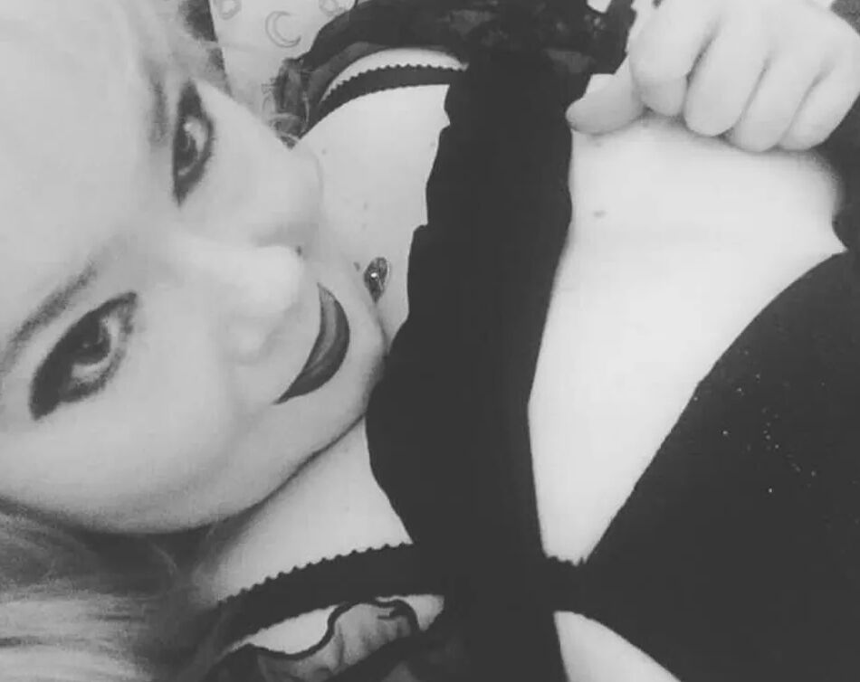 20 Pics Fette Gothic Fotze