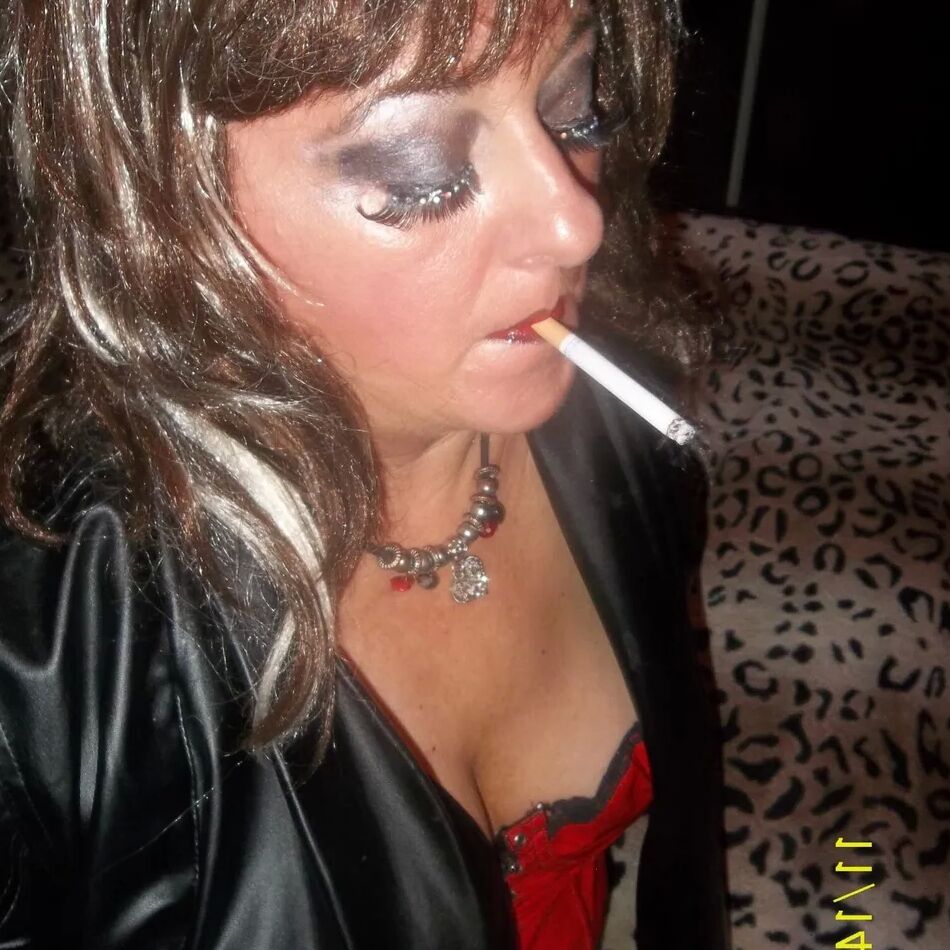 20 Pics SHIRLEY SLUT 678