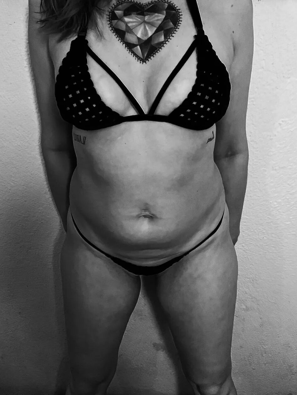 5 Pics black & grey