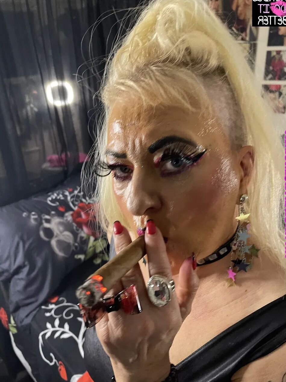 20 Pics WATCH THIS SLUT