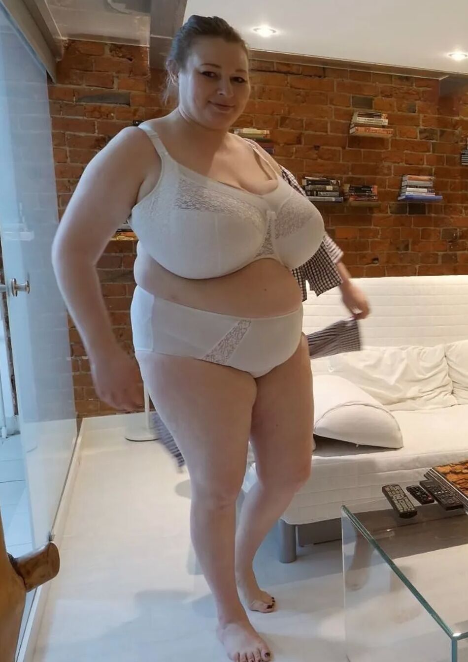 20 Pics like my fat tits?