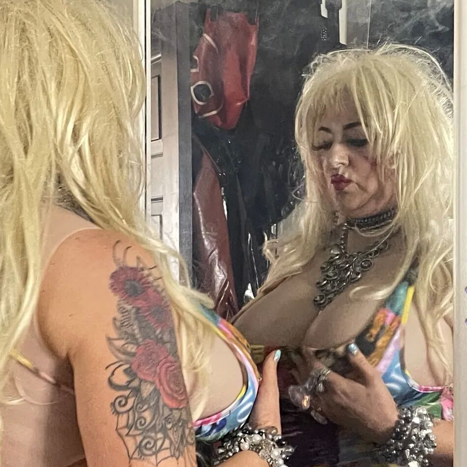 20 Pics SEXY BIG TITS SHIRLEY 2