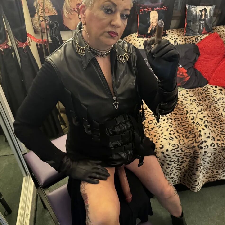 20 Pics SHIRLEY SMOKING DOMINATION