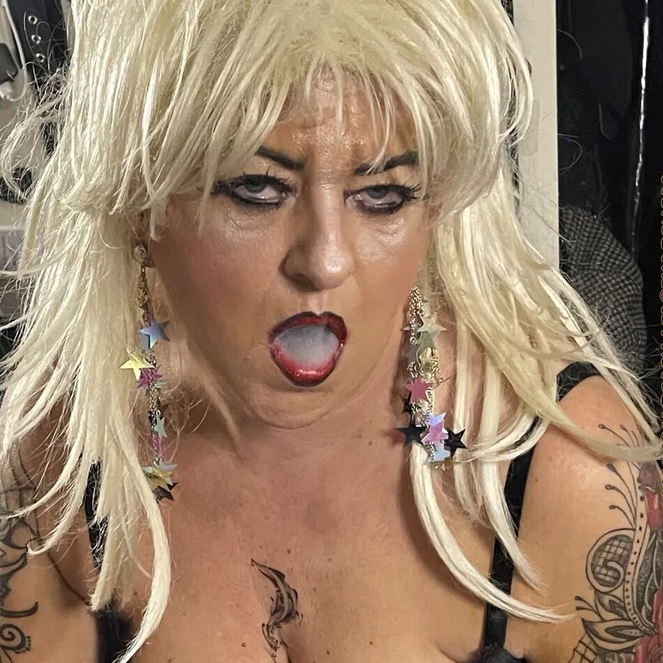 20 Pics SHIRLEY SMOKING WHORE 2