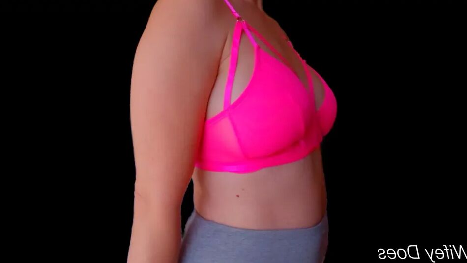 10 Pics Wife stuns in hot pink bra