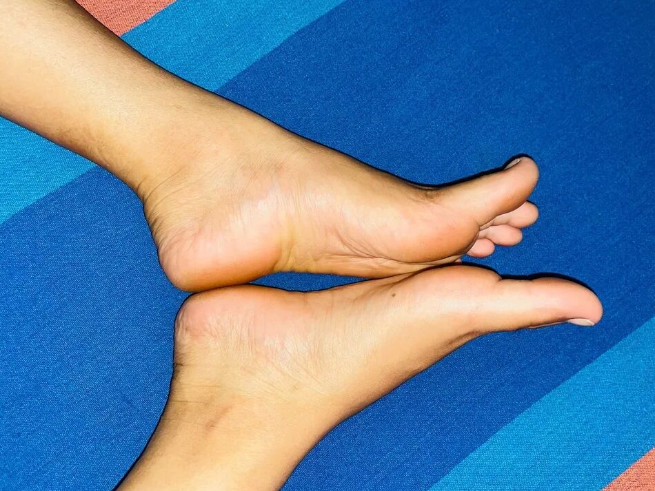 5 Pics Selling Cute Sri Lankan Feet Pics