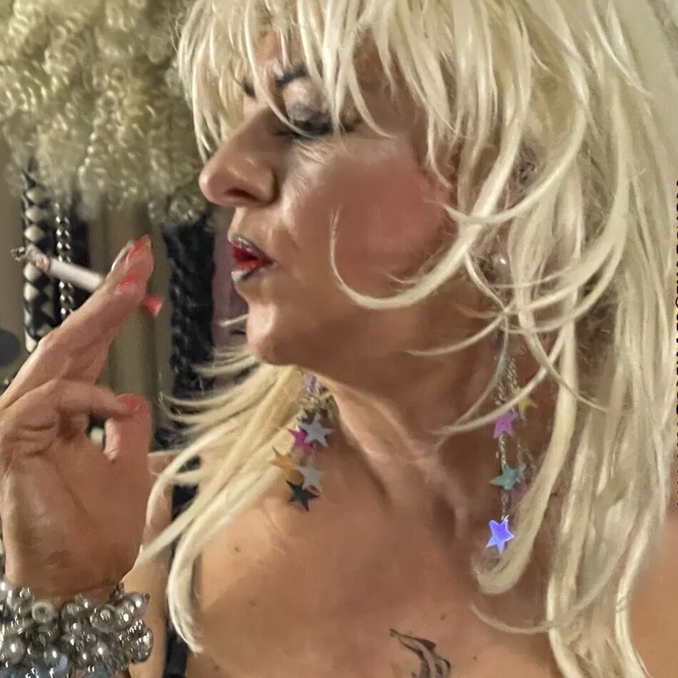 20 Pics SHIRLEY SMOKING WHORE 2
