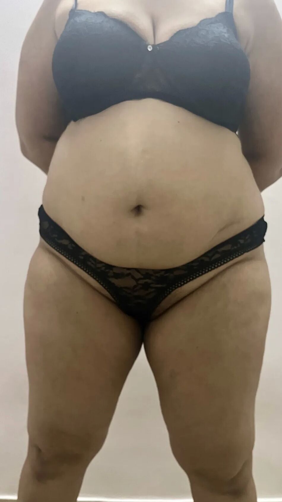 19 Bilder Große Titten und haarige Muschi