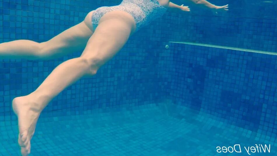 20 Pics Wifey looks amazing in the pool in a hot one piece