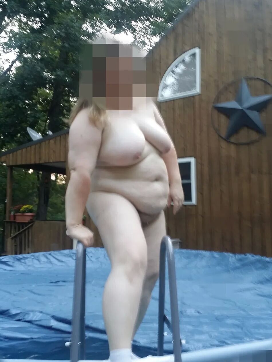 9 Pics Pool time