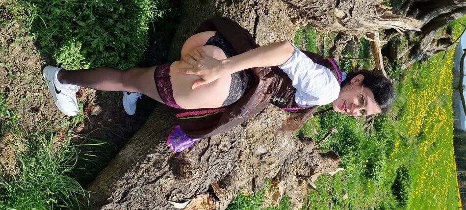 6 Pics Bavarian girl