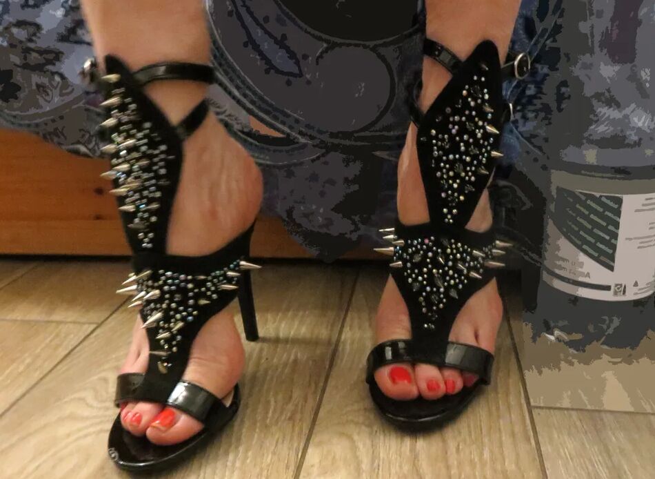 17 Pics her fetish high heels with silver peaks