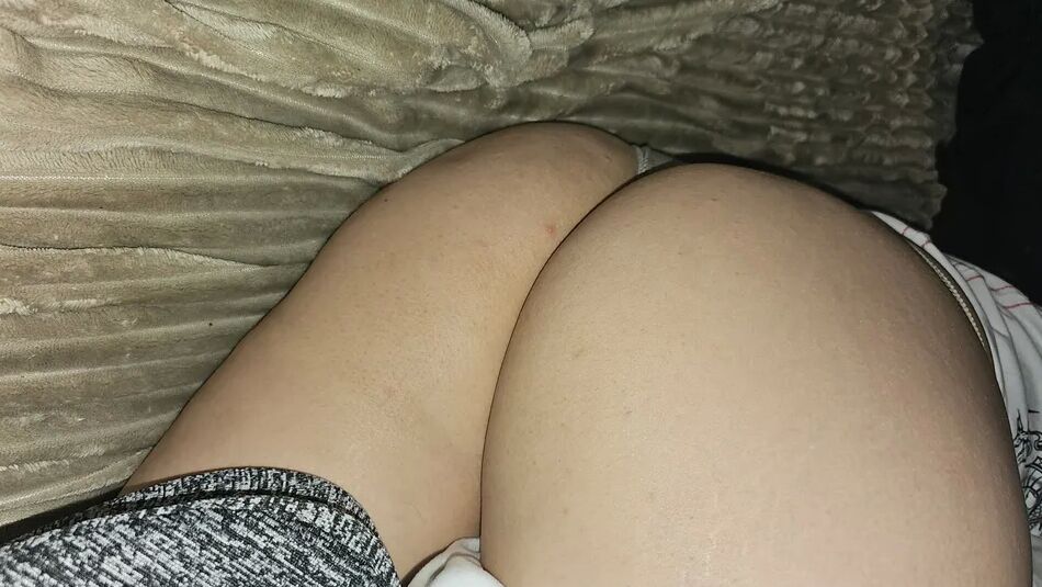 6 Pics Small tits big ass
