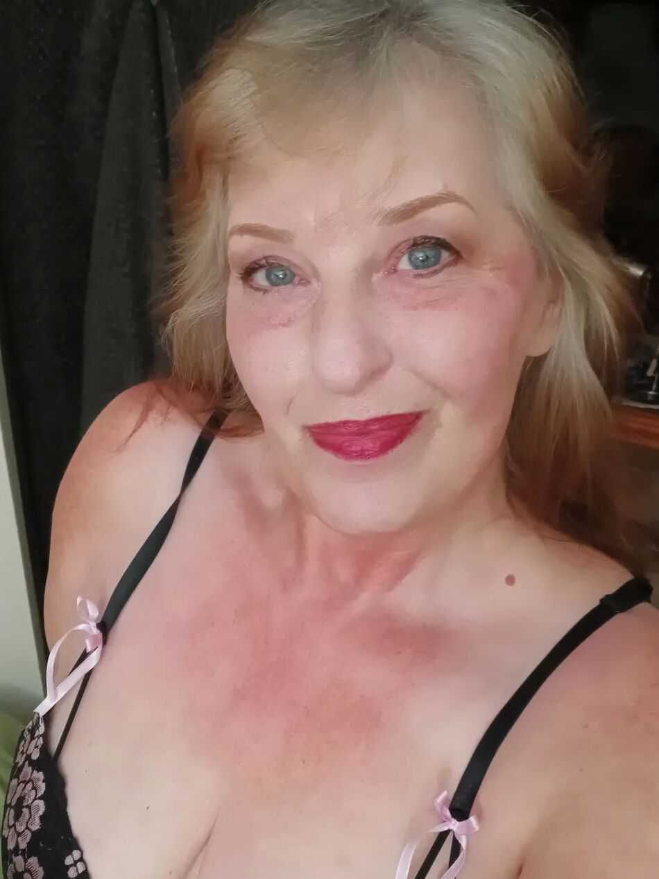10 Pics Mature and confident, DawnSkye is woman personified