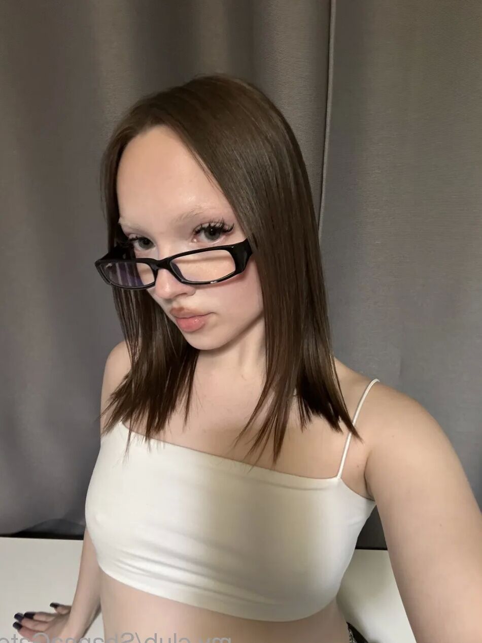 20 Pics EllaSplit Free Photos