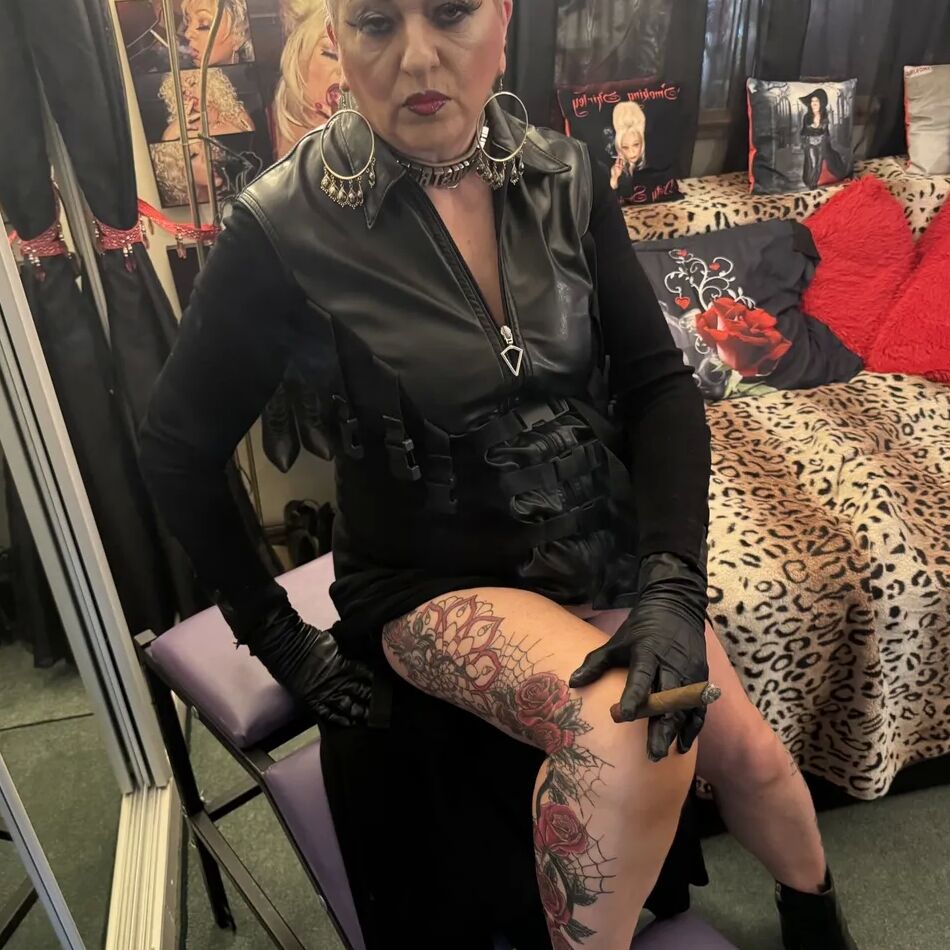 20 Pics SHIRLEY SMOKING DOMINATION