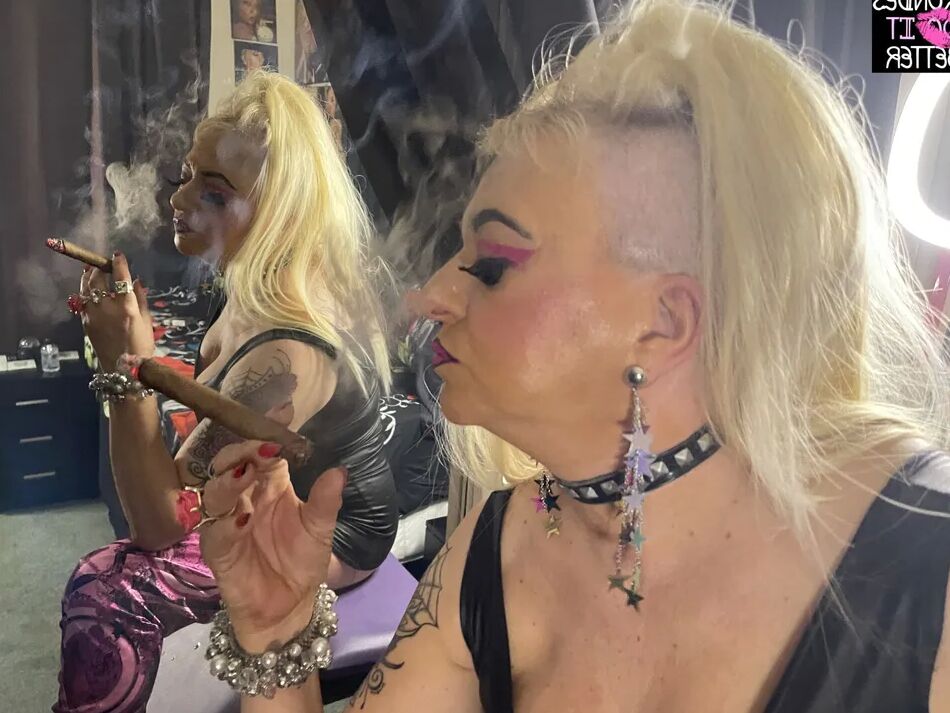20 Pics WATCH THIS SLUT