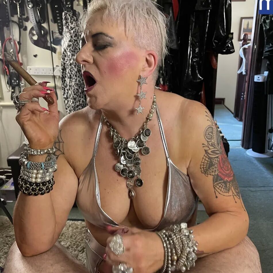 20 Pics SHIRLEY I LOVE CUM