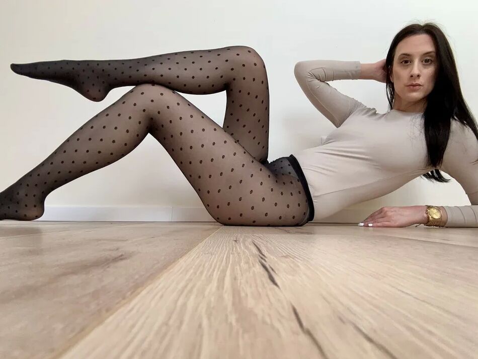 19 Pics Sexy Brunette