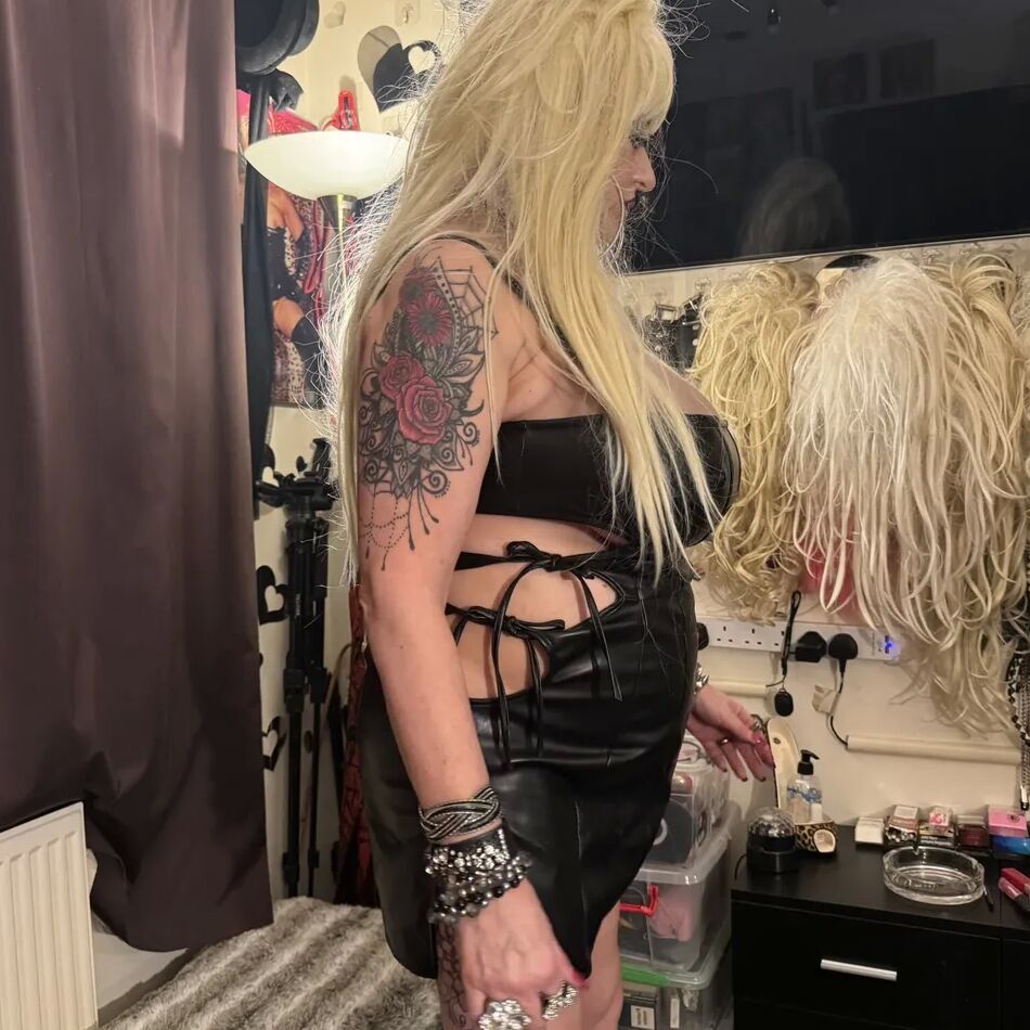 20 Pics BLONDES DO IT BEST SHIRLEY