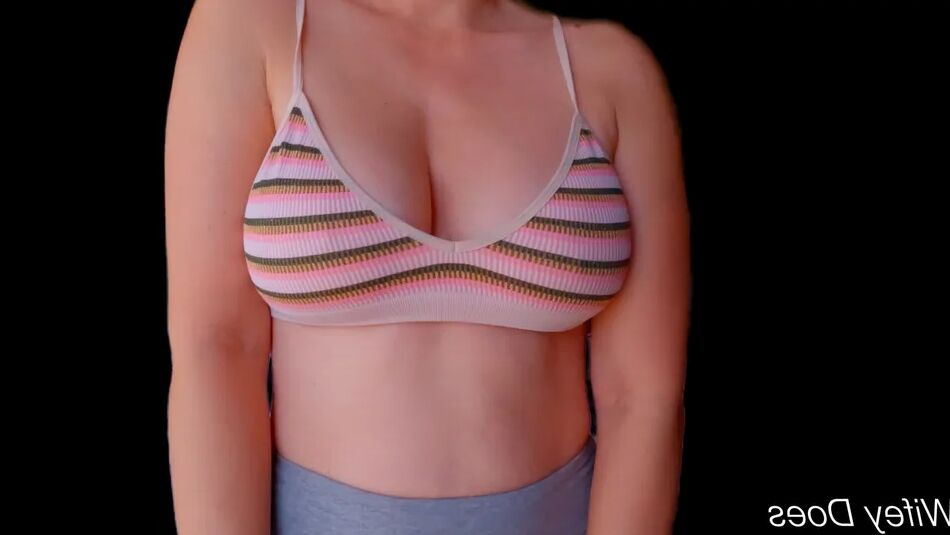 10 Pics Wife stuns in printed bra