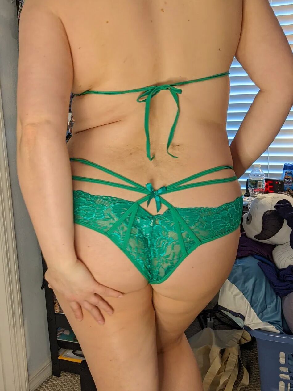 20 Pics New Green Lingerie Set