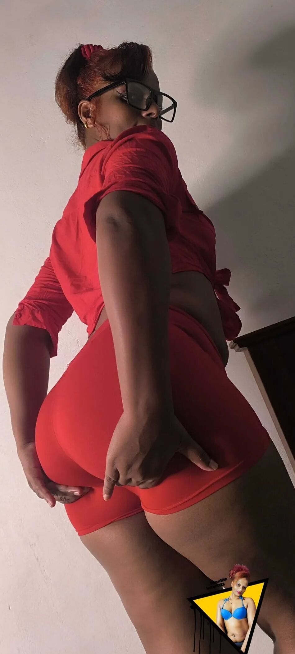 7 Pics red big booty