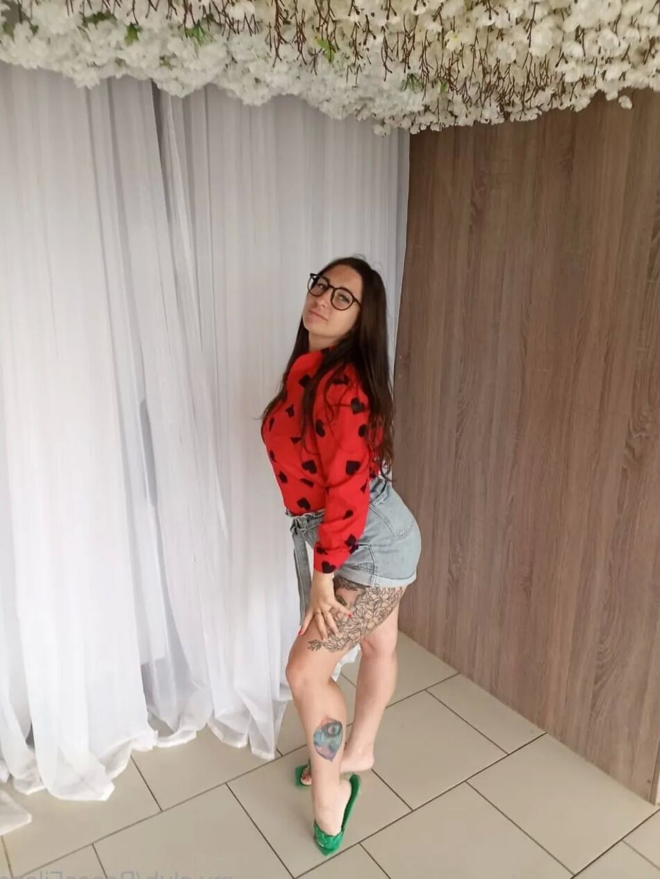 5 Pics BeccaFiland Free Photos