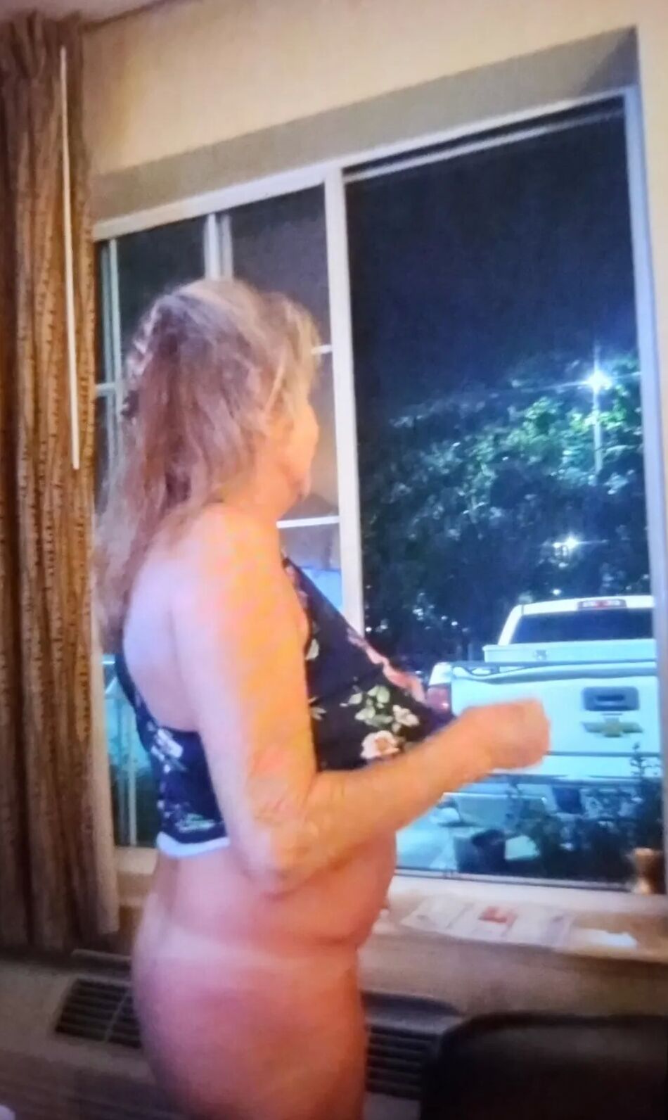 20 Pics Mature Nympho Wife