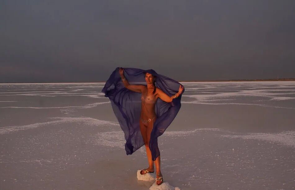 20 Pics On Sunset-Light with DeepBlue Shawl on Salt- Lake