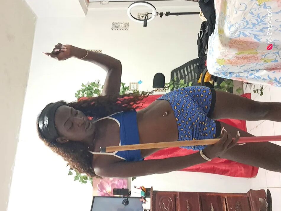 20 Pics Lil Chocolate Cover Raeven Sky